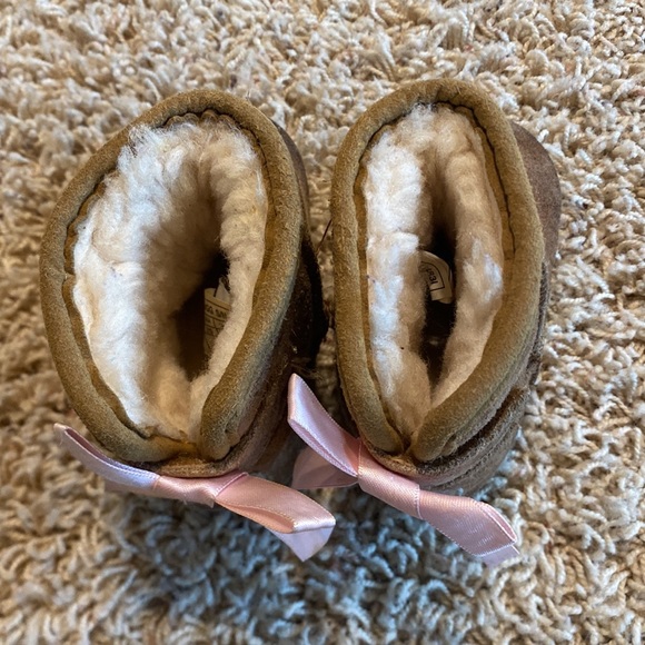 Ugg Jesse Bow Chestnut Boot 2/3 (6-12 Month) - Picture 4 of 6